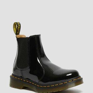 NEW NEVER WORN 2976 Women's Patent Leather Chelsea Boots in Black